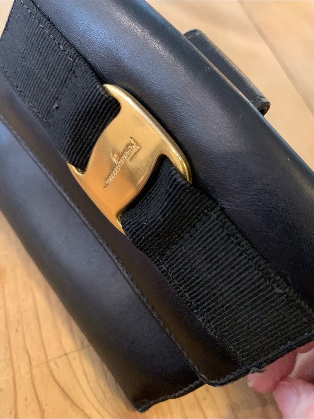 Salvatore Ferragamo, black snap closure wallet - Picture 11 of 14